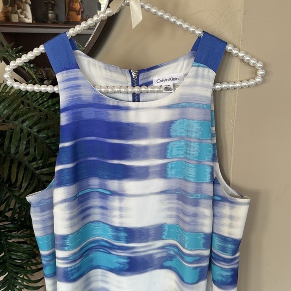 Calvin Klein Blue & White Graphic Print Sleeveless Top Pleated Back Zip Office - Picture 2 of 15